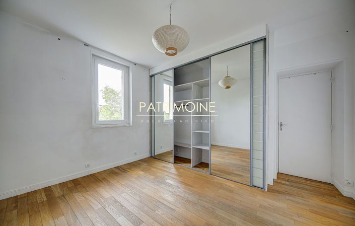 Image No.18-5 Bed House for sale