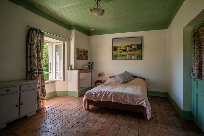Image No.6-6 Bed House for sale