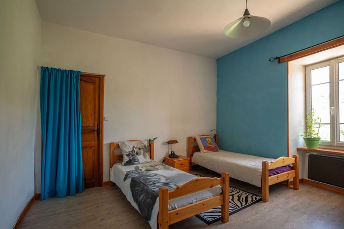 Image No.8-6 Bed House for sale