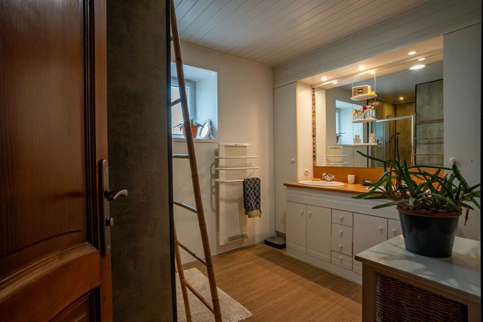 Image No.9-6 Bed House for sale