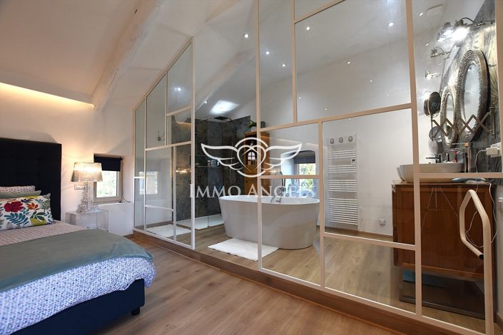 Image No.11-5 Bed Property for sale