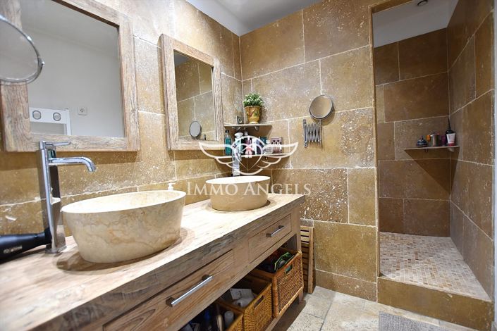 Image No.17-5 Bed Property for sale
