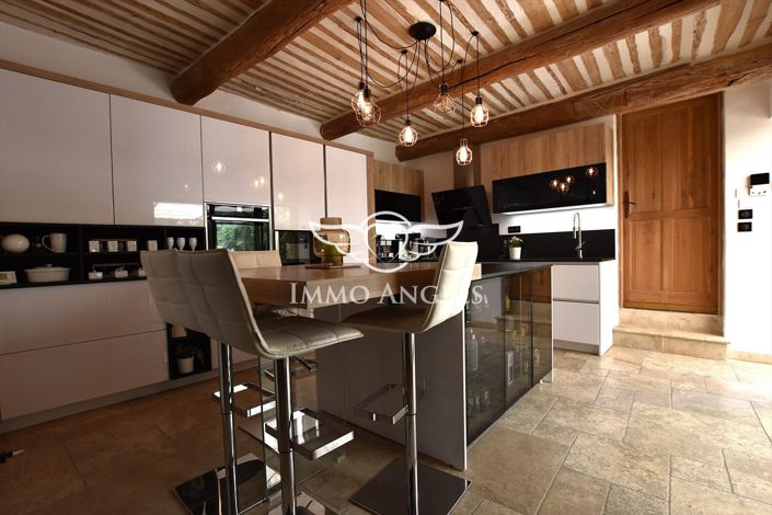 Image No.8-5 Bed Property for sale