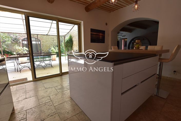 Image No.9-5 Bed Property for sale