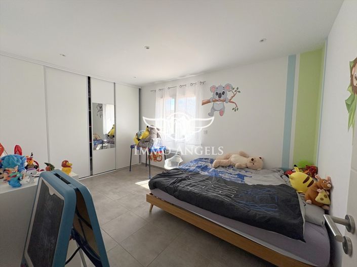 Image No.8-4 Bed House for sale