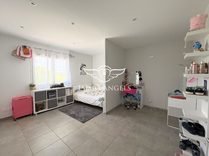 Image No.9-4 Bed House for sale