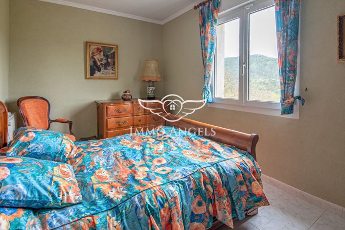Image No.5-4 Bed House for sale