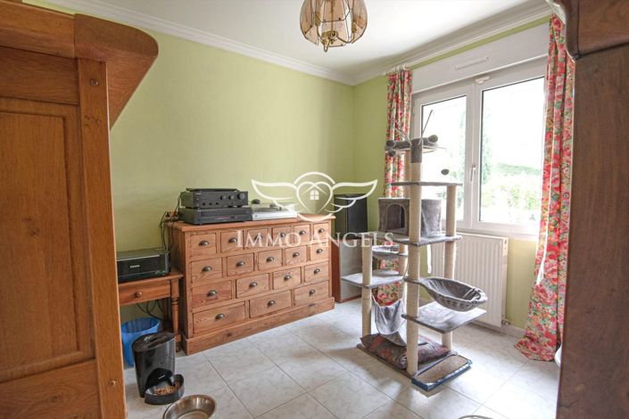 Image No.8-4 Bed House for sale