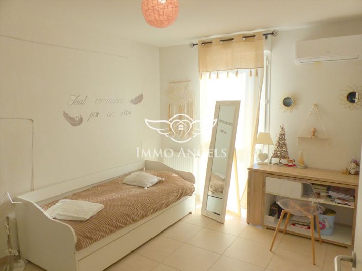 Image No.10-3 Bed House for sale