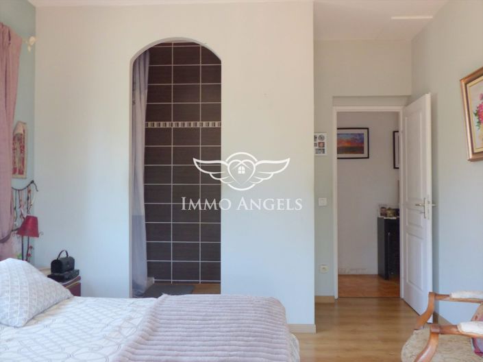 Image No.8-3 Bed Apartment for sale