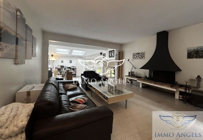 Image No.3-5 Bed House for sale