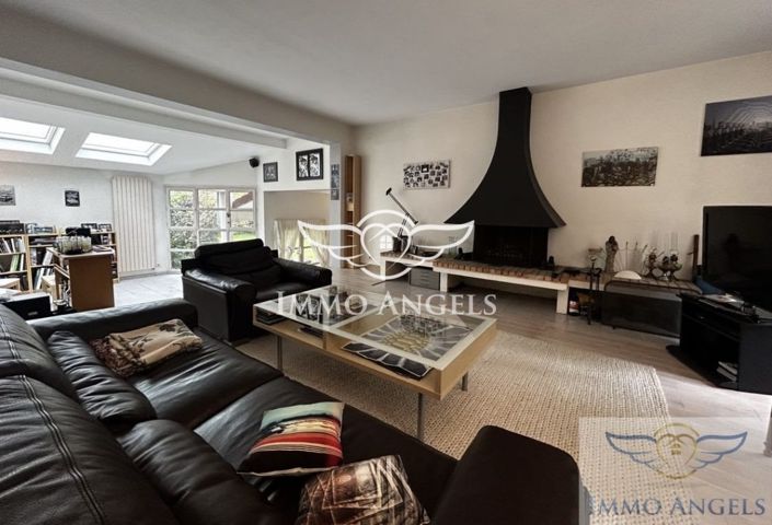 Image No.6-5 Bed House for sale