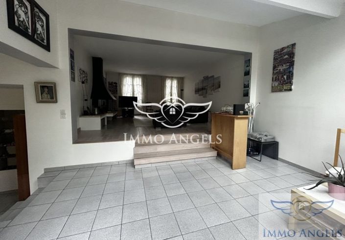 Image No.8-5 Bed House for sale