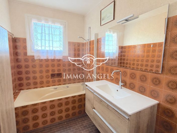 Image No.10-3 Bed House for sale
