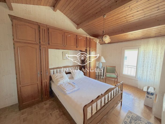 Image No.11-3 Bed House for sale