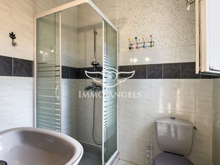 Image No.12-2 Bed House for sale