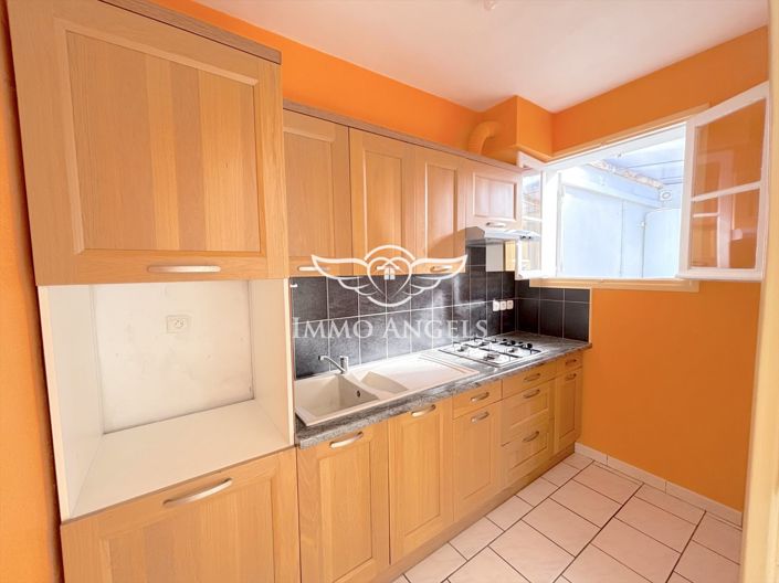 Image No.8-2 Bed House for sale