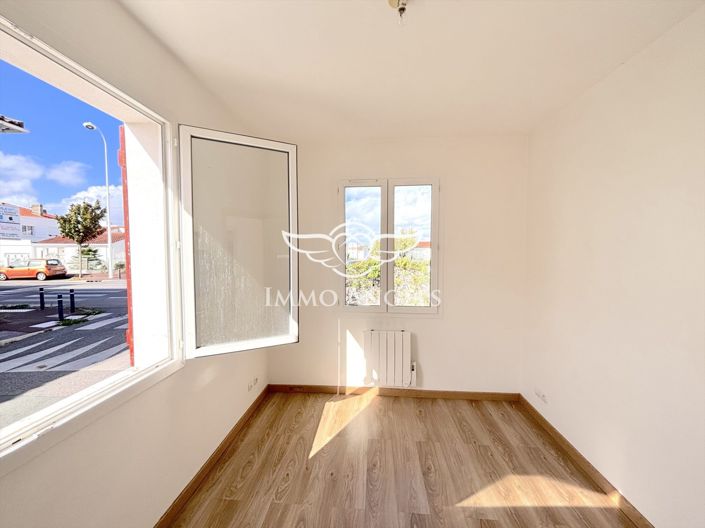 Image No.9-2 Bed House for sale
