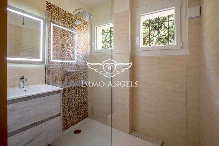 Image No.16-6 Bed House for sale