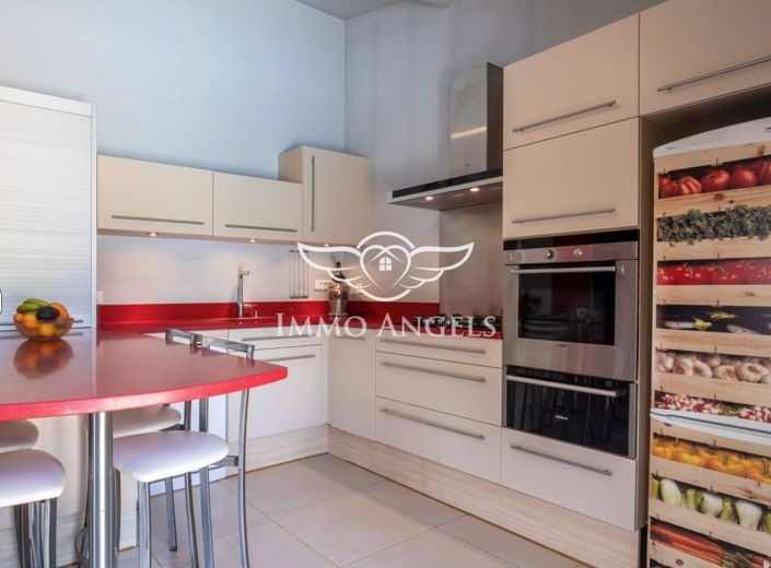 Image No.5-6 Bed House for sale
