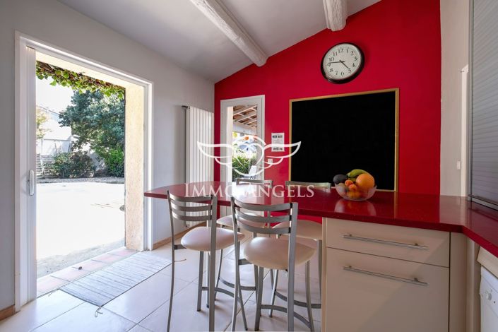 Image No.6-6 Bed House for sale
