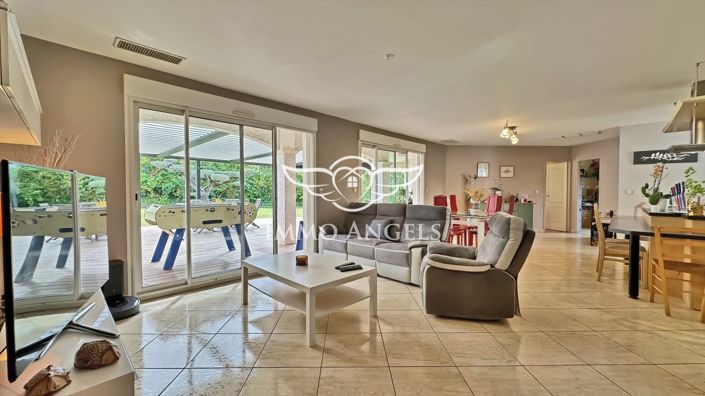 Image No.4-5 Bed House for sale
