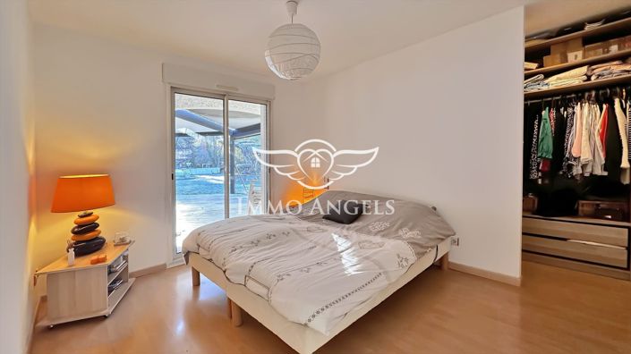 Image No.8-5 Bed House for sale