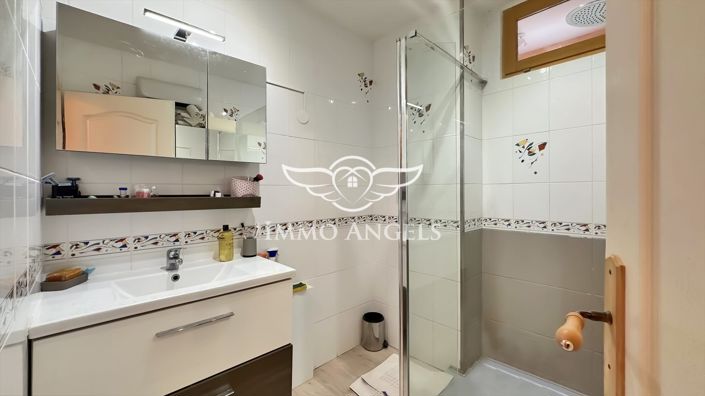Image No.9-5 Bed House for sale