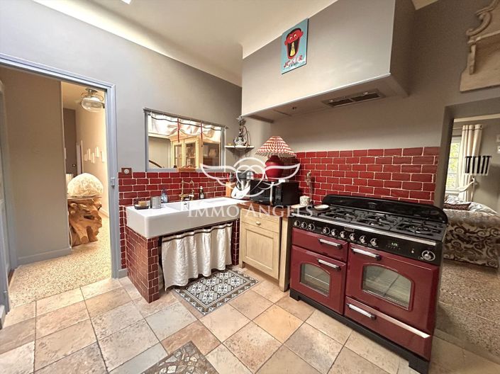 Image No.11-6 Bed Property for sale