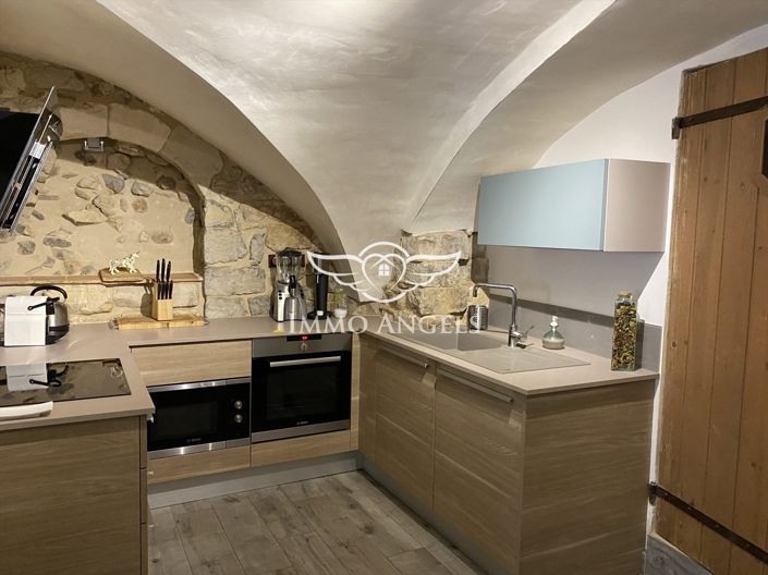 Image No.12-6 Bed Property for sale