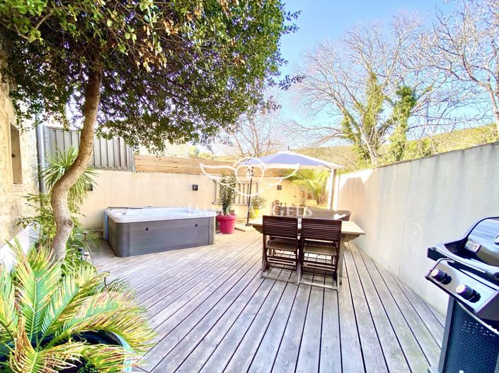 Image No.5-6 Bed Property for sale