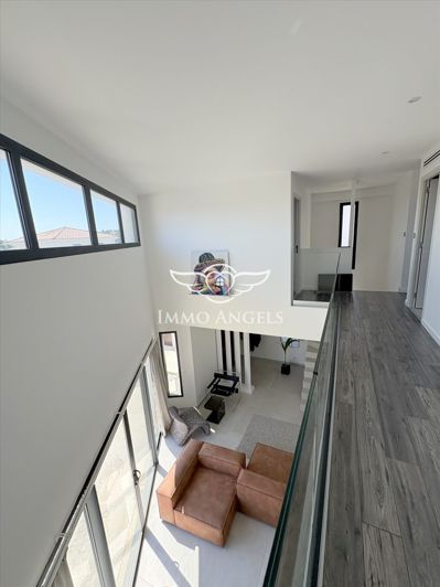Image No.2-4 Bed Property for sale