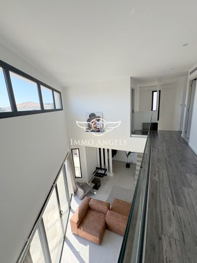 Image No.2-Propriété de 4 chambres à vendre