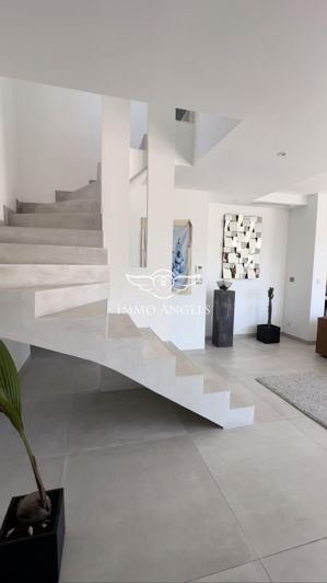 Image No.3-Propriété de 4 chambres à vendre