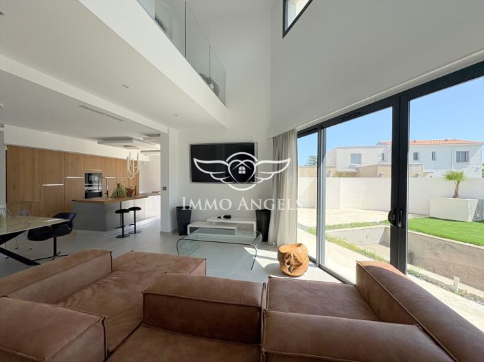 Image No.5-4 Bed Property for sale