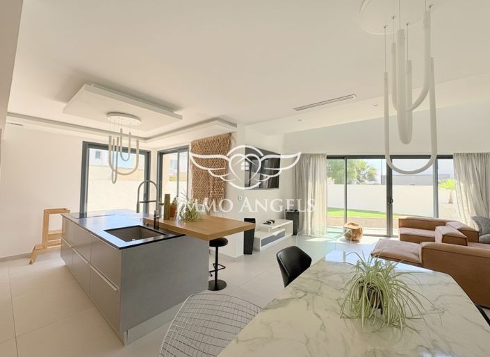 Image No.6-4 Bed Property for sale
