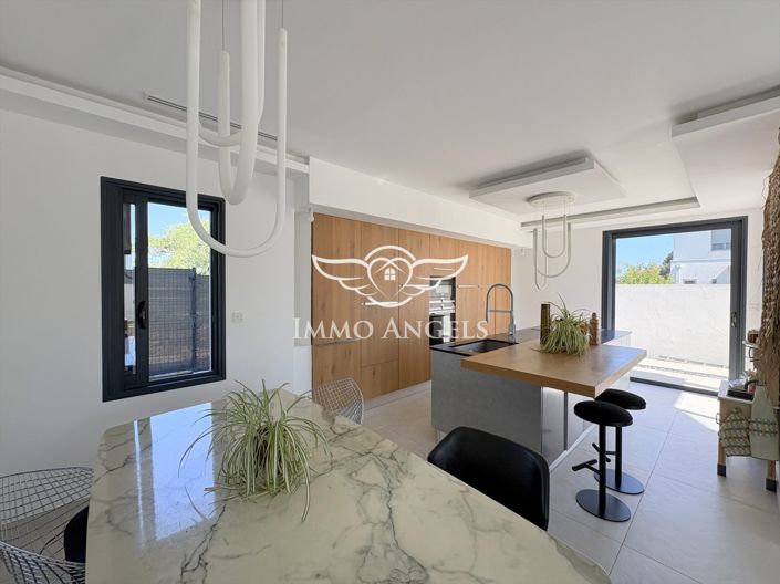 Image No.7-4 Bed Property for sale