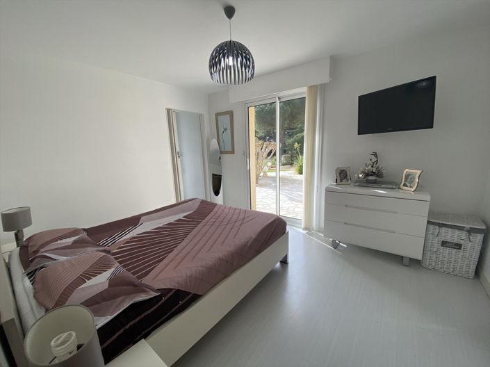 Image No.18-5 Bed House for sale