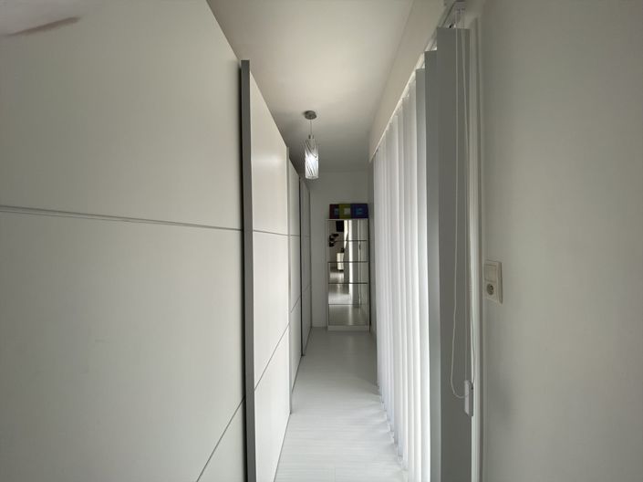 Image No.20-5 Bed House for sale
