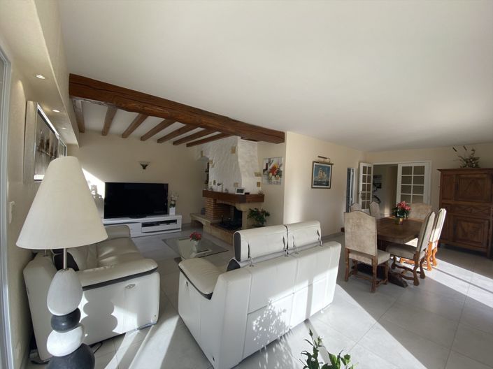 Image No.8-5 Bed House for sale