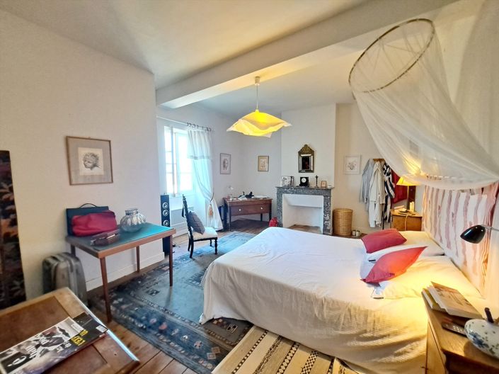 Image No.10-3 Bed House for sale