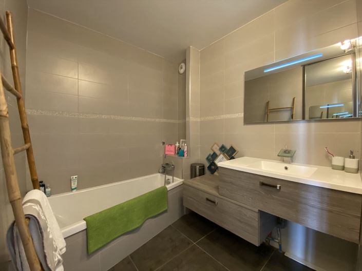 Image No.16-5 Bed House for sale