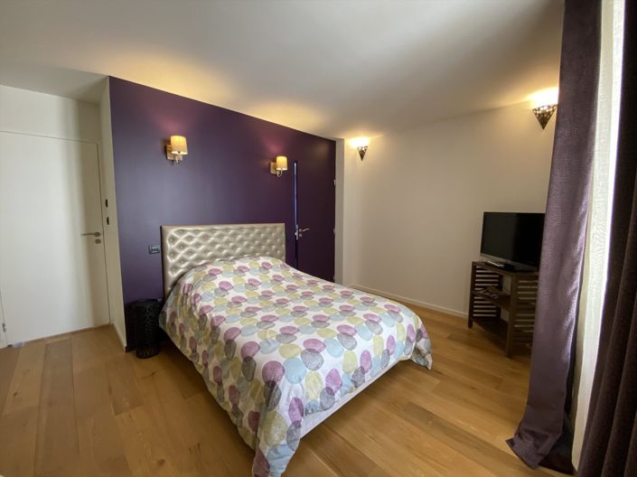 Image No.17-5 Bed House for sale