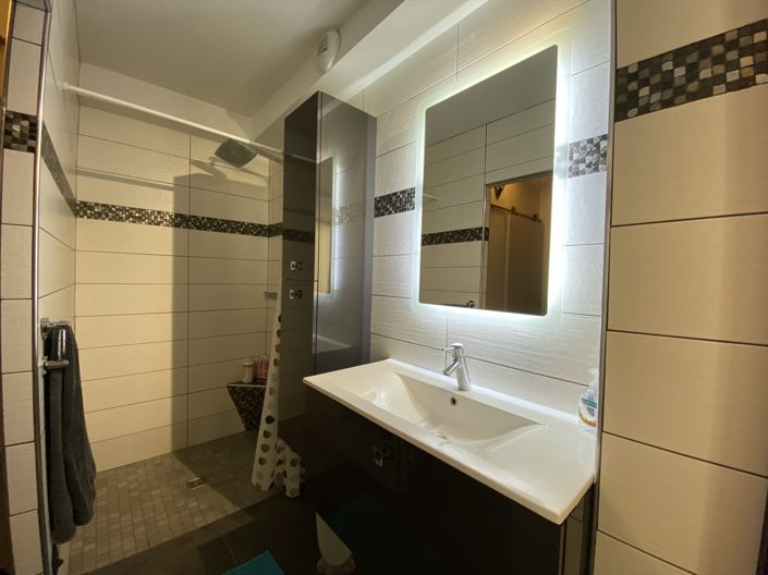 Image No.18-5 Bed House for sale