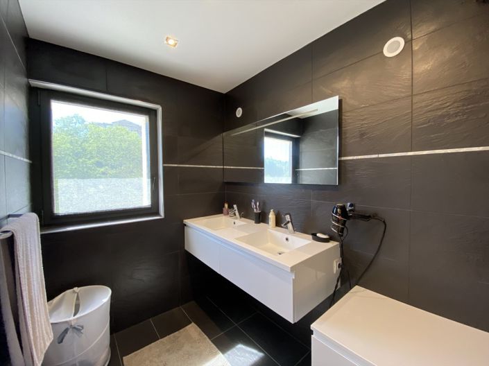 Image No.20-5 Bed House for sale