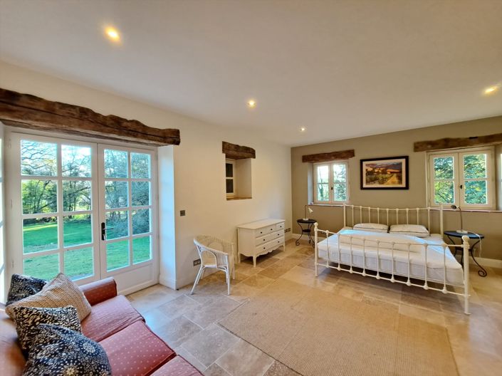 Image No.12-7 Bed House for sale