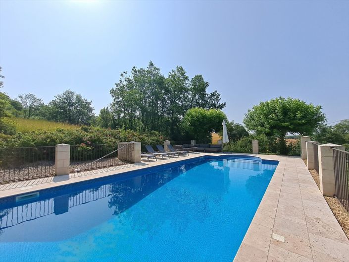Image No.24-7 Bed House for sale