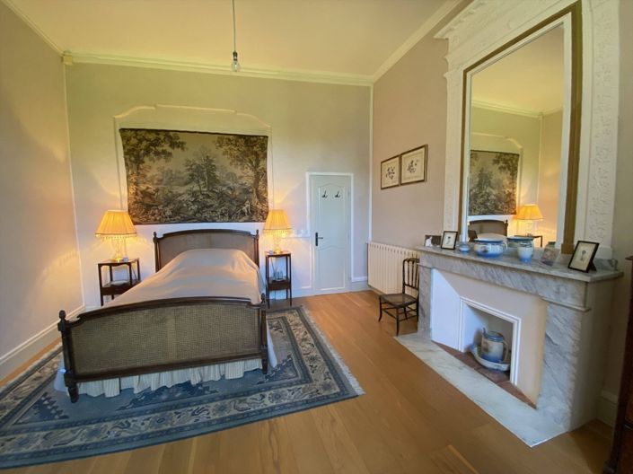 Image No.15-6 Bed Property for sale