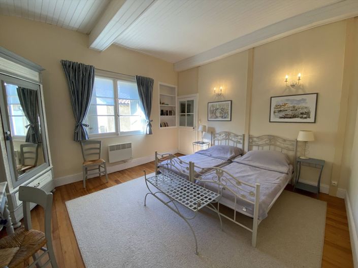 Image No.18-6 Bed Property for sale