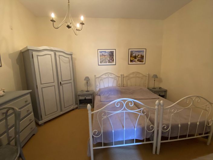 Image No.19-6 Bed Property for sale